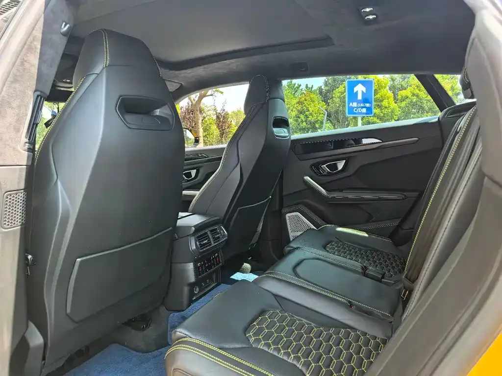 Lamborghini Urus — фото 8