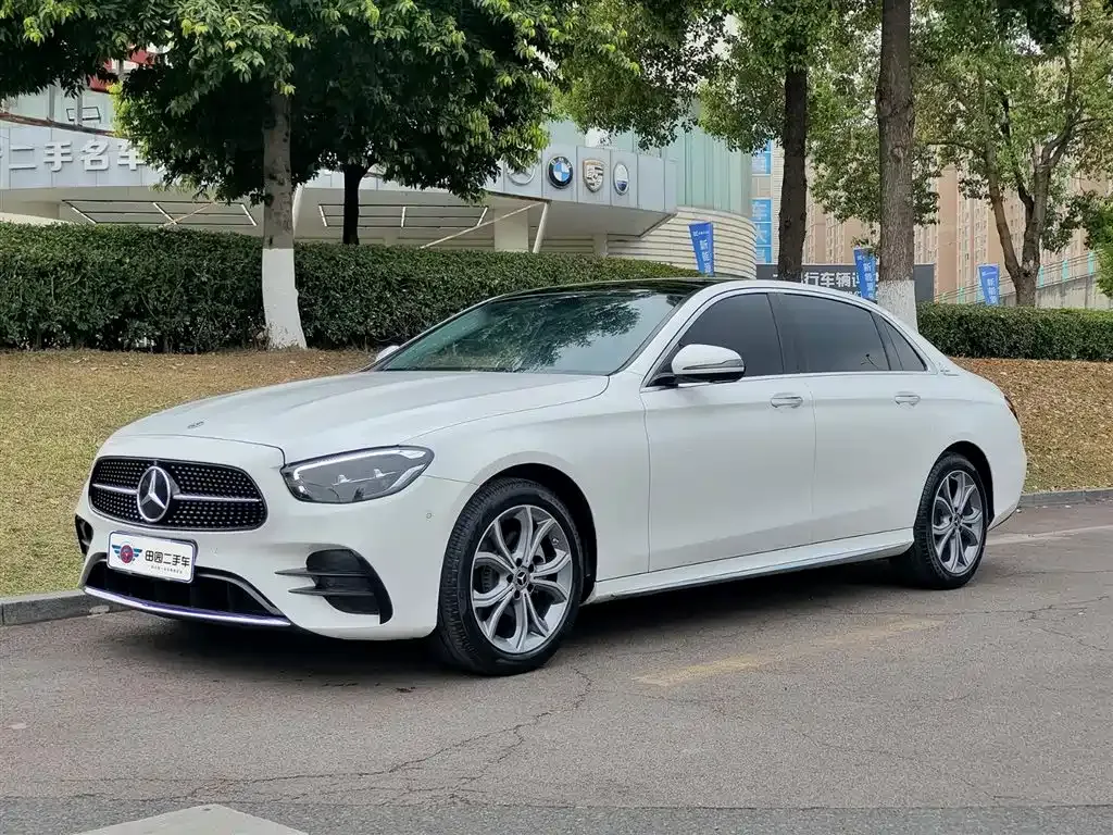 Mercedes-Benz E-Class — фото 1
