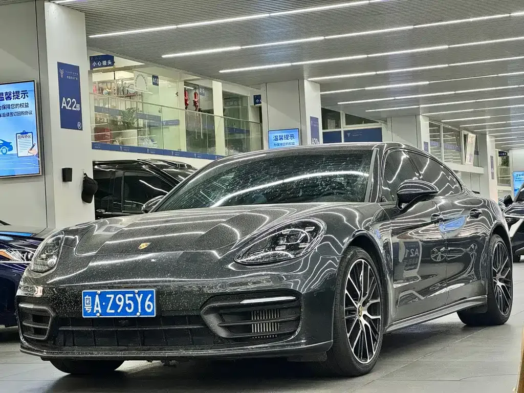 Porsche Panamera — фото 1