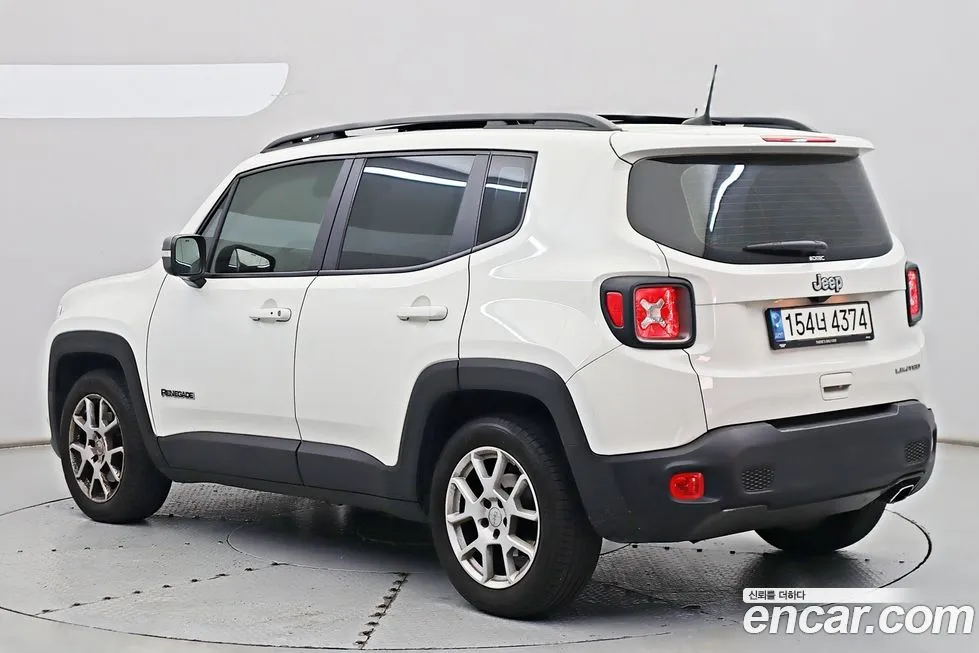 Jeep Renegade — фото 3