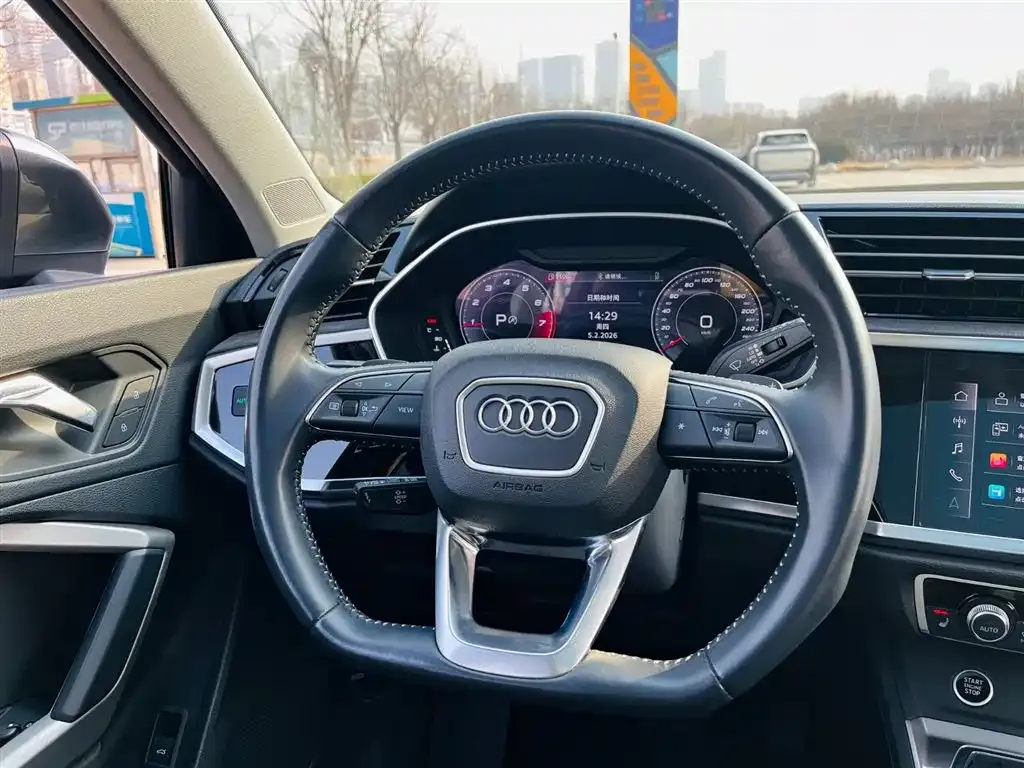 Audi Q3 — фото 8