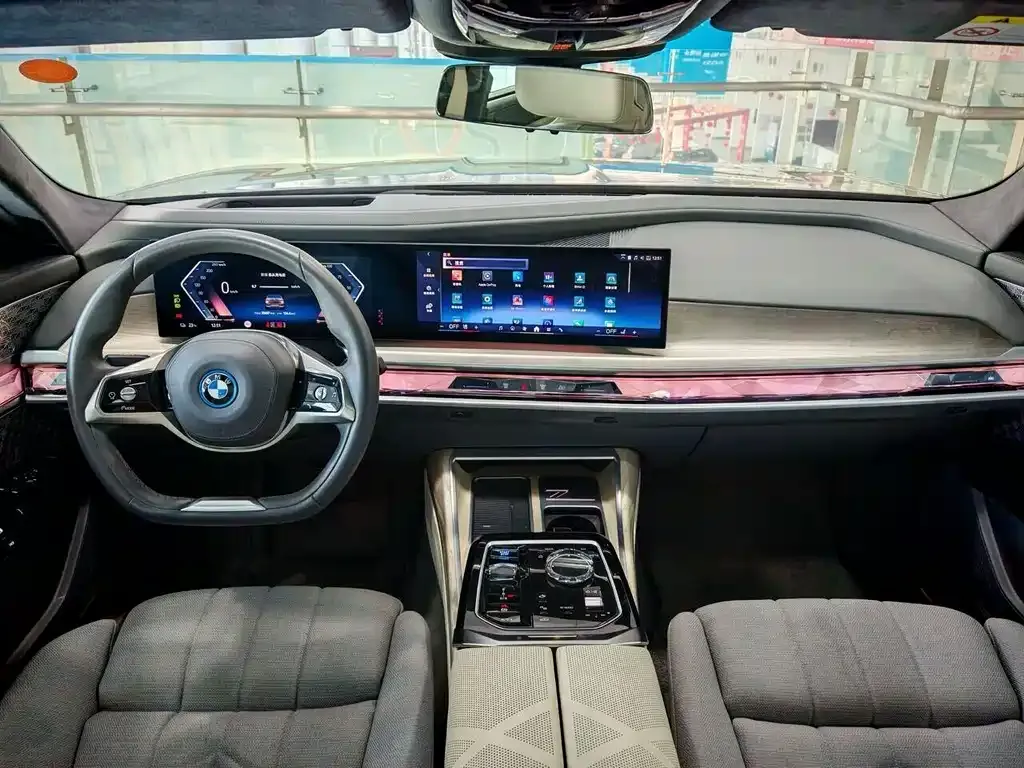 BMW i7 — фото 5