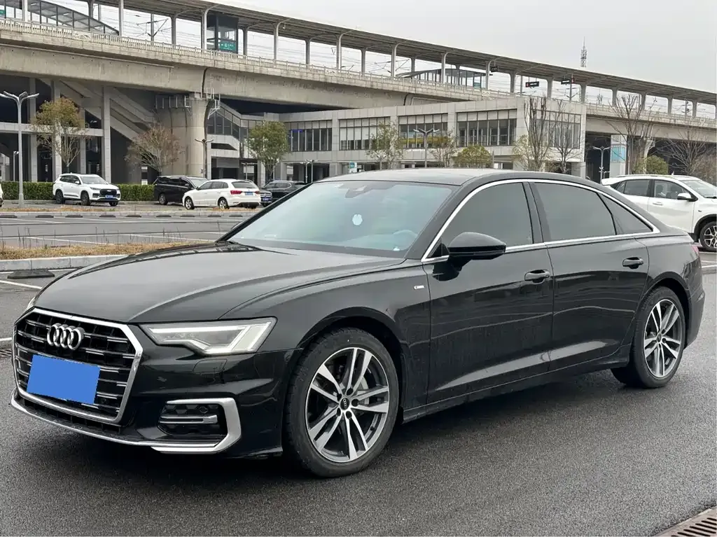 Audi A6L — фото 1
