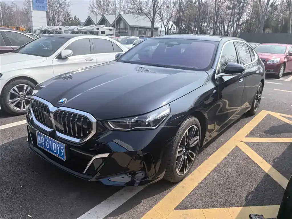 BMW 5 Series — фото 1