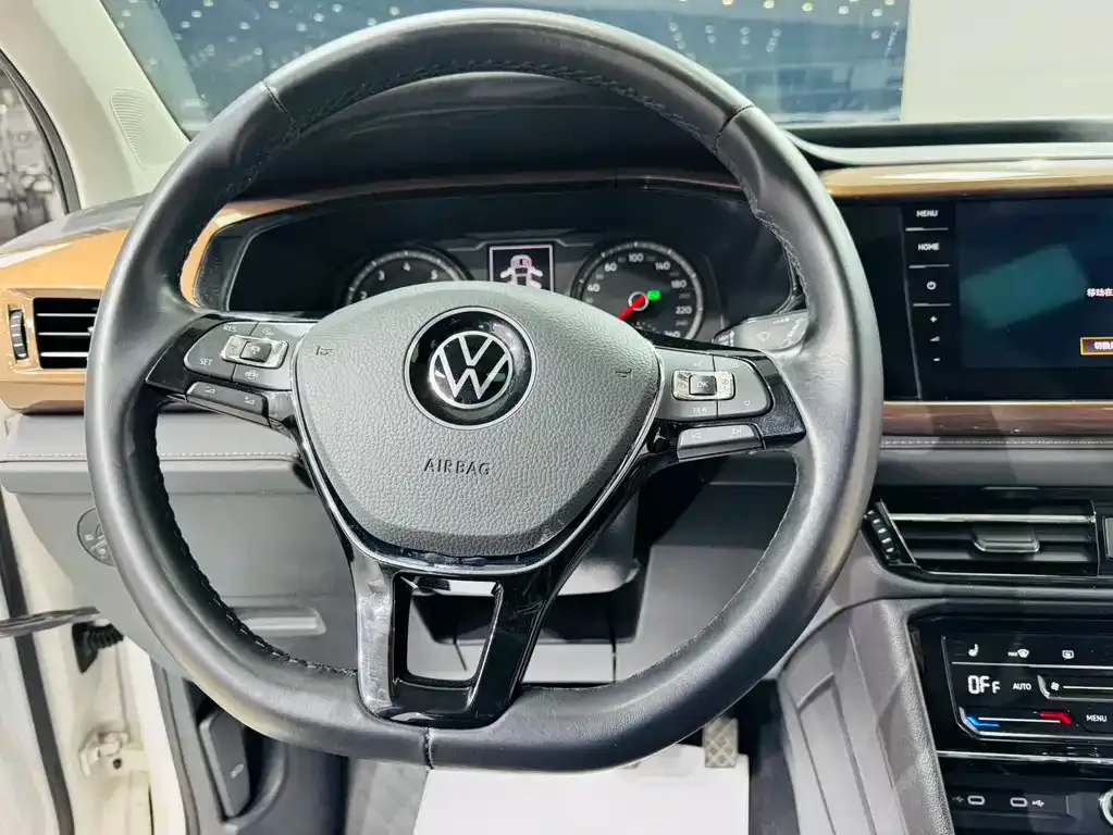 Volkswagen Tharu — фото 8
