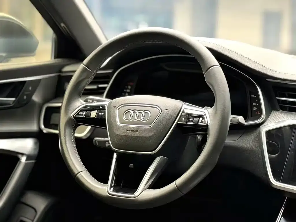 Audi A6L — фото 10