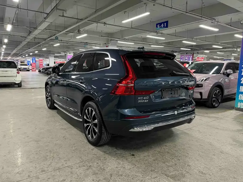 Volvo XC60 — фото 7
