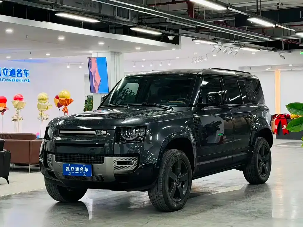 Land Rover Defender — фото 1