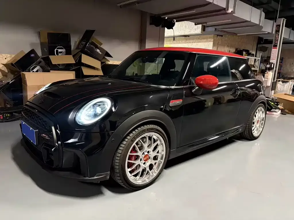 MINI JCW (John Cooper Works) — фото 1