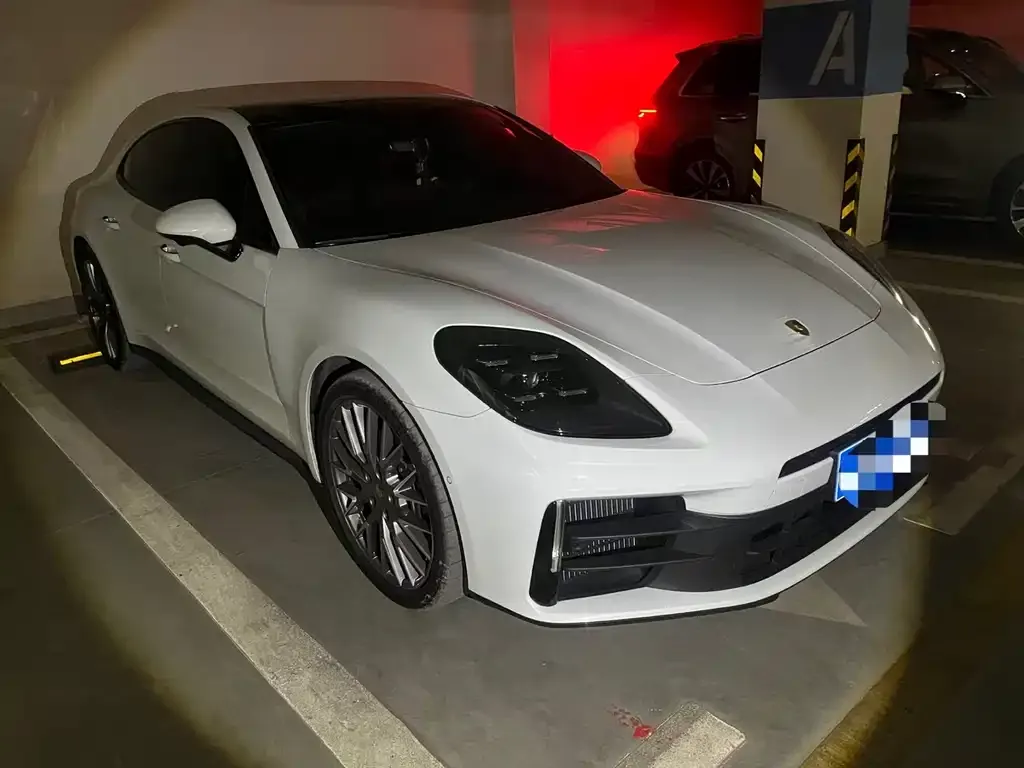 Porsche Panamera — фото 1