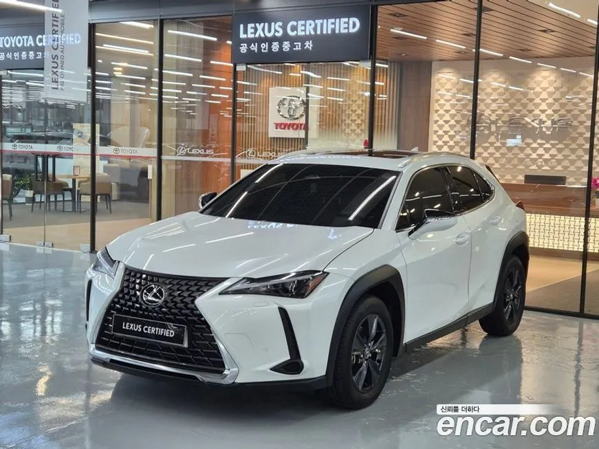 Lexus UX — фото 1