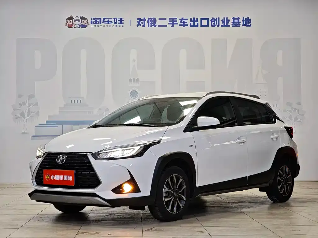 Toyota Yaris L — фото 1