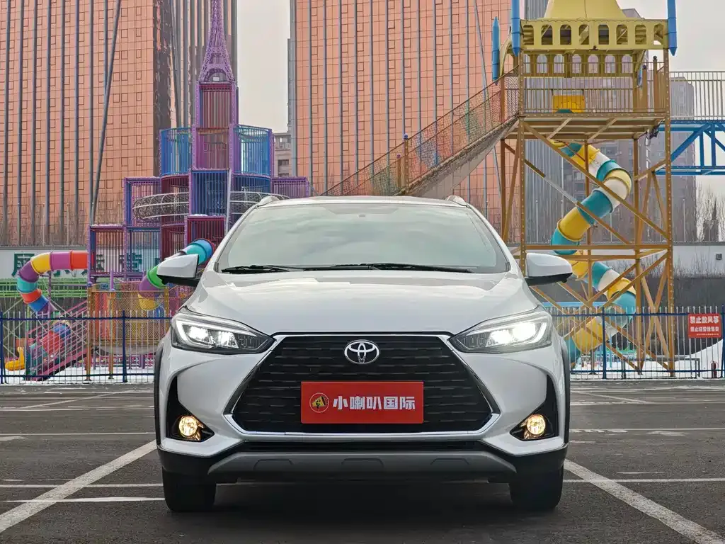 Toyota Yaris L — фото 5
