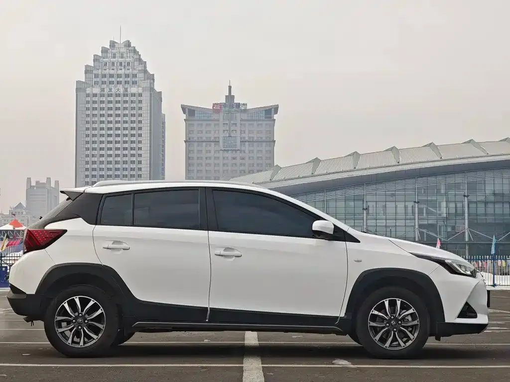 Toyota Yaris L — фото 7