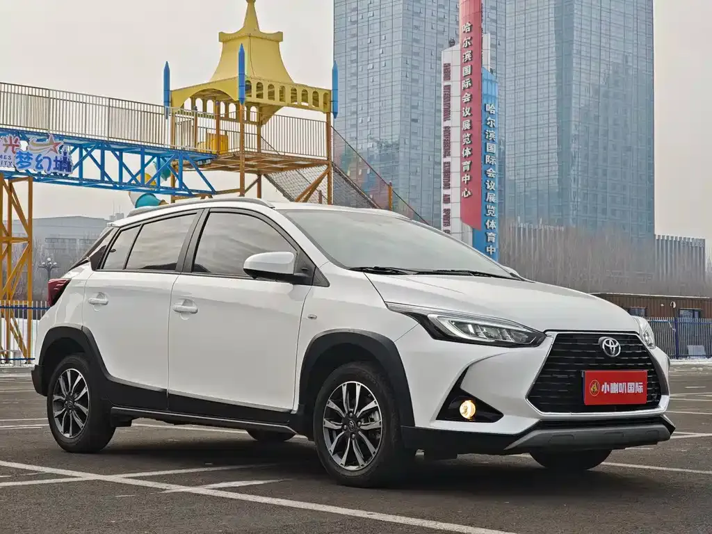 Toyota Yaris L — фото 4