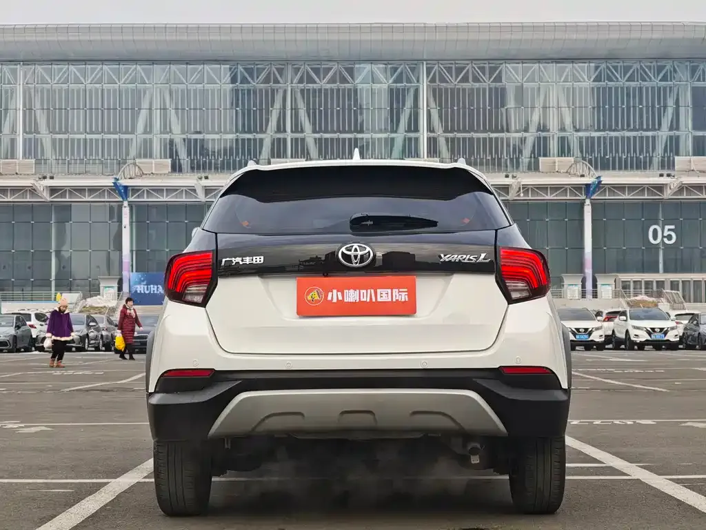 Toyota Yaris L — фото 8