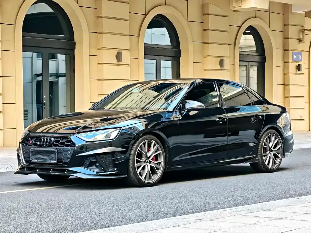Audi S4 — фото 1