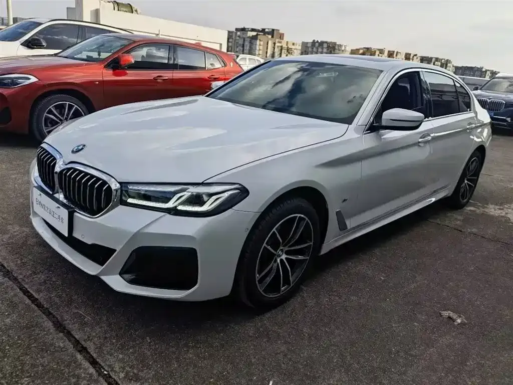 BMW 5 Series — фото 1
