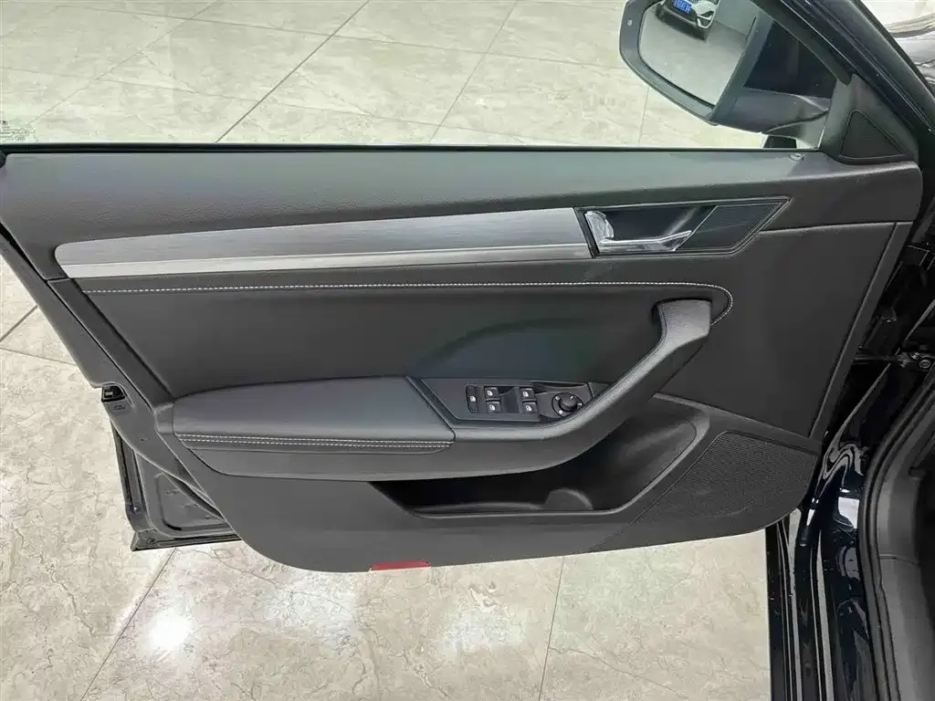 Skoda Superb — фото 7
