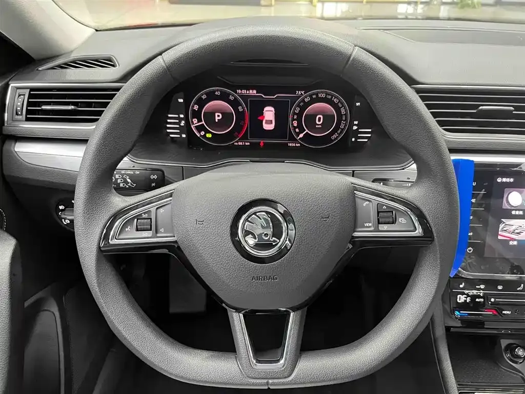 Skoda Superb — фото 5