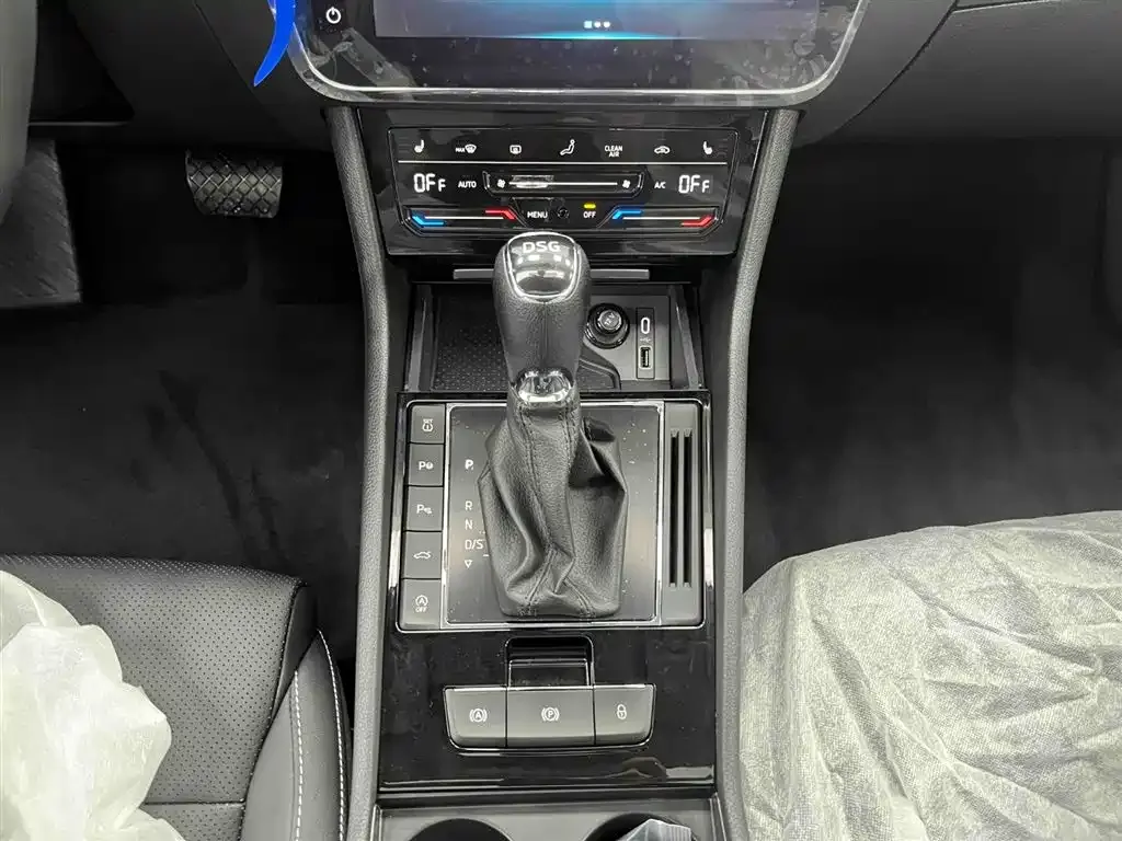 Skoda Superb — фото 9
