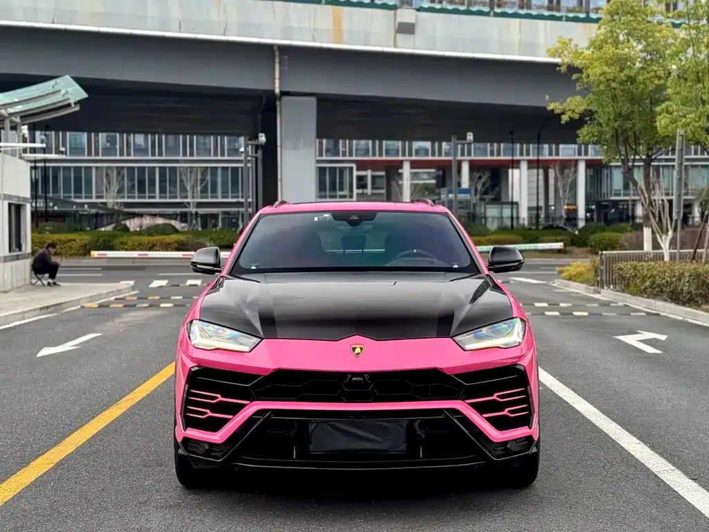 Lamborghini Urus — фото 1