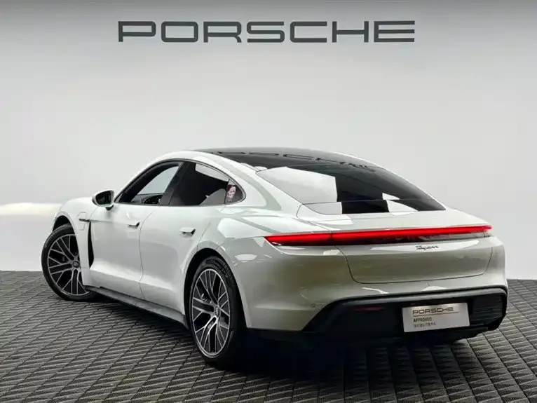 Porsche Taycan — фото 4