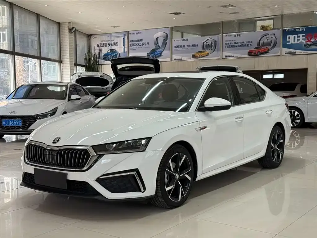 Skoda Octavia — фото 1