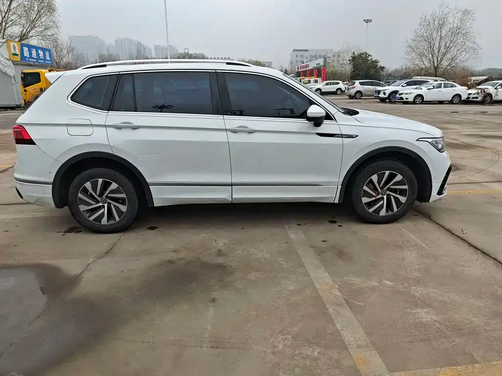 Volkswagen Tiguan L New Energy — фото 9