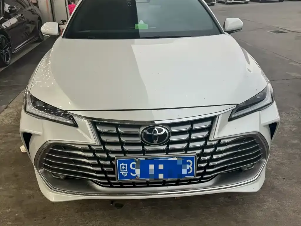 Toyota Avalon — фото 1