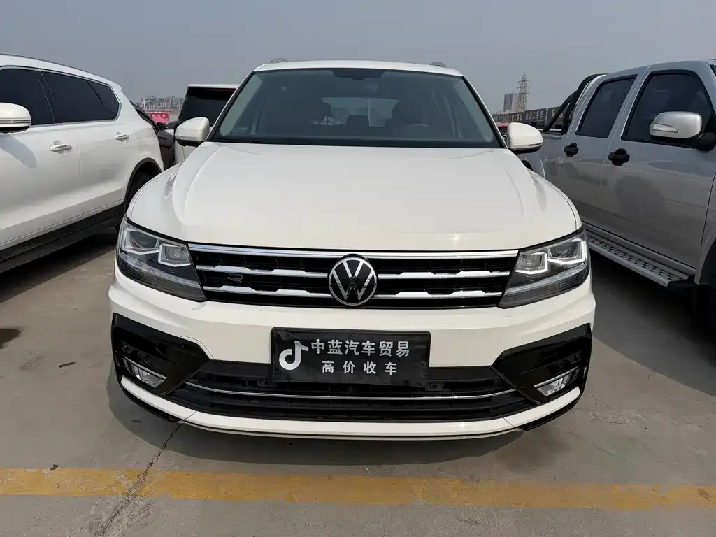 Volkswagen Tiguan L — фото 8