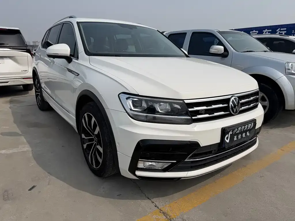 Volkswagen Tiguan L — фото 4