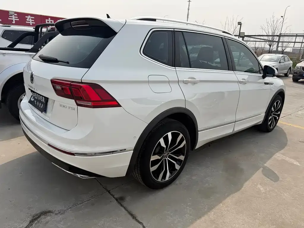 Volkswagen Tiguan L — фото 6