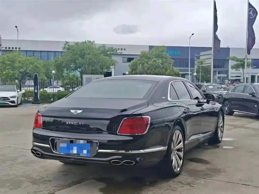 Bentley Flying Spur — фото 3