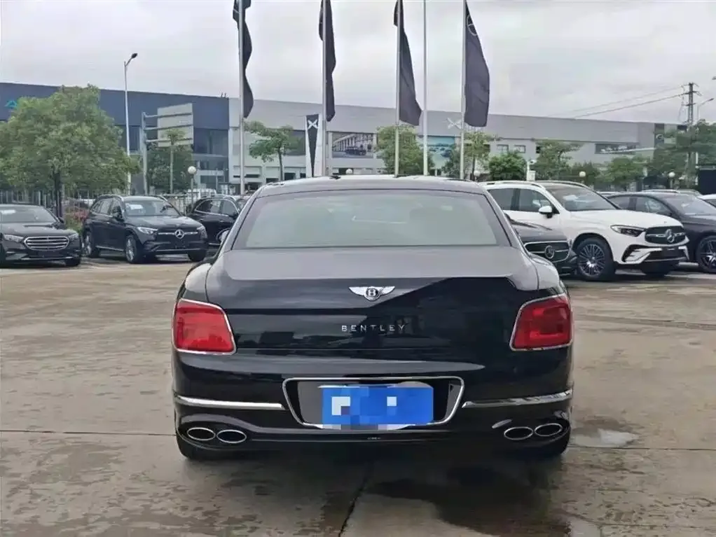 Bentley Flying Spur — фото 5
