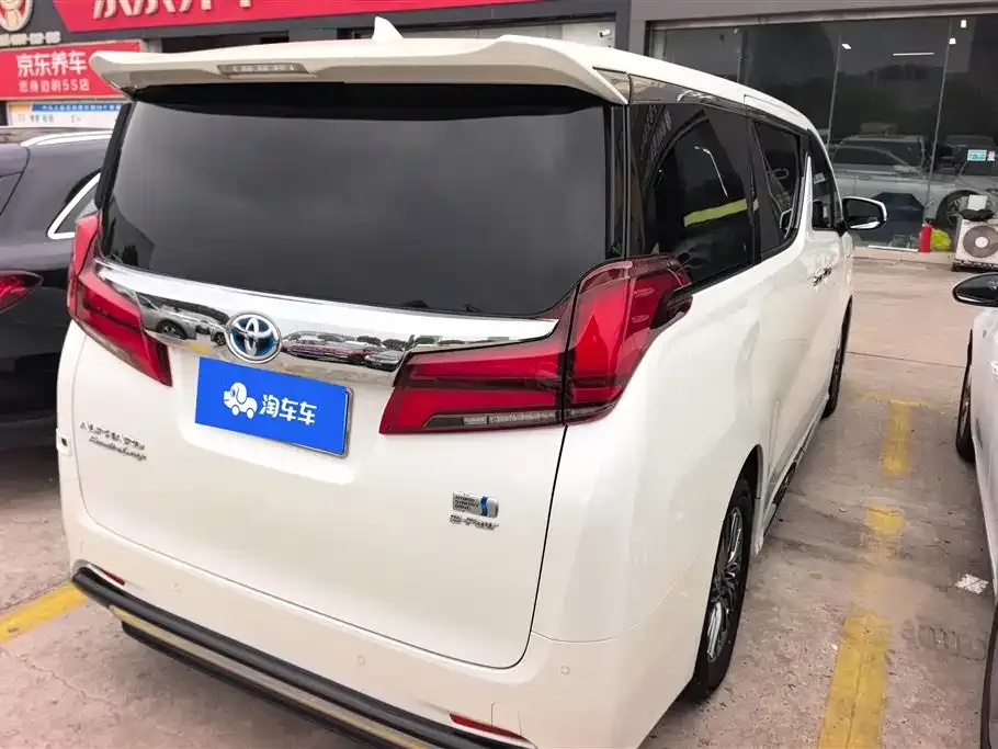 Toyota Alphard — фото 4
