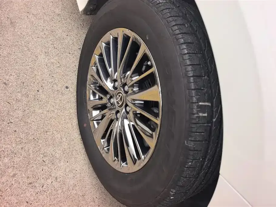 Toyota Alphard — фото 10