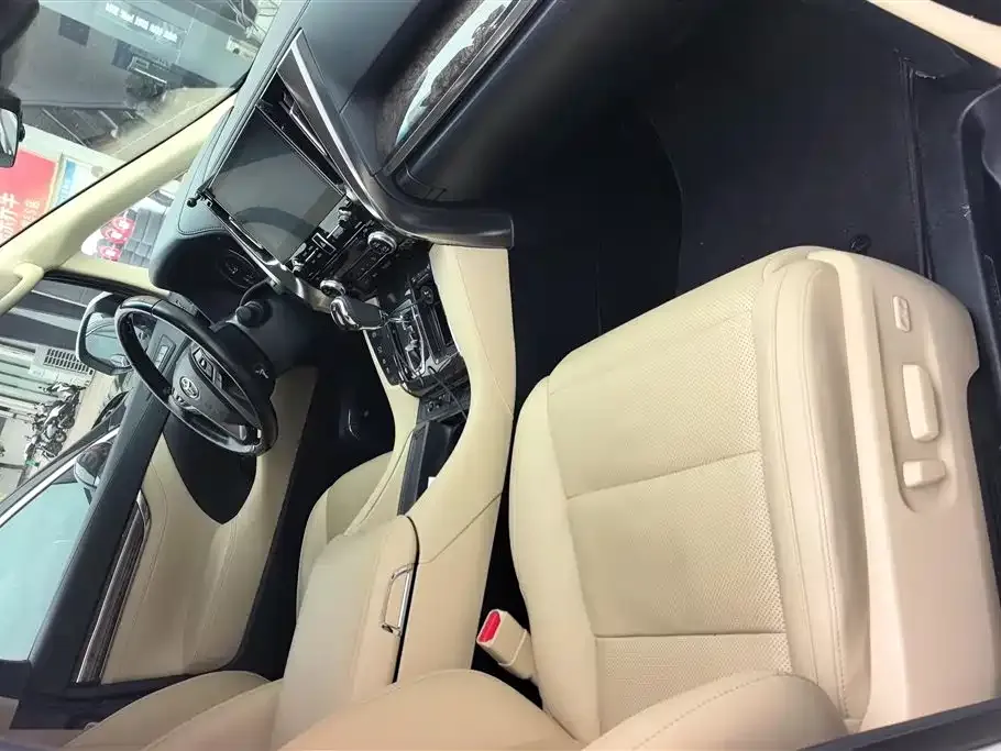 Toyota Alphard — фото 8