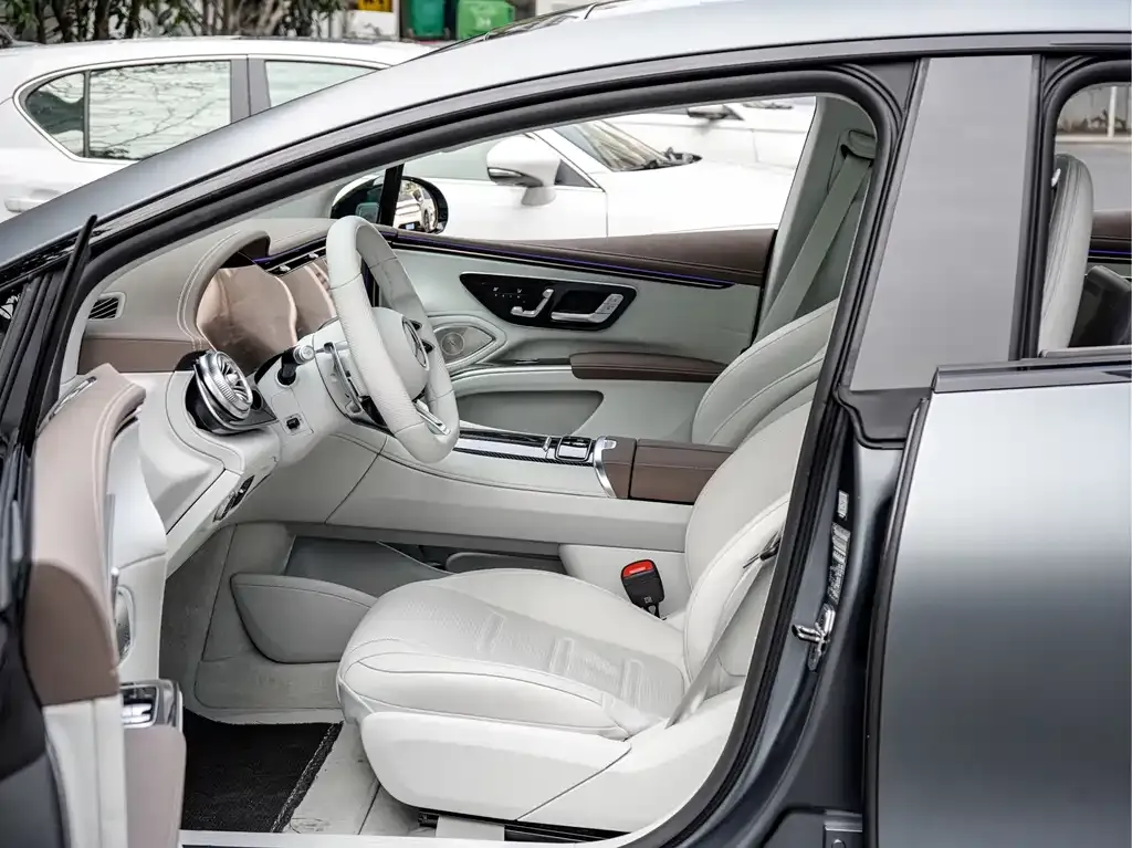 Mercedes-Benz EQS AMG — фото 10