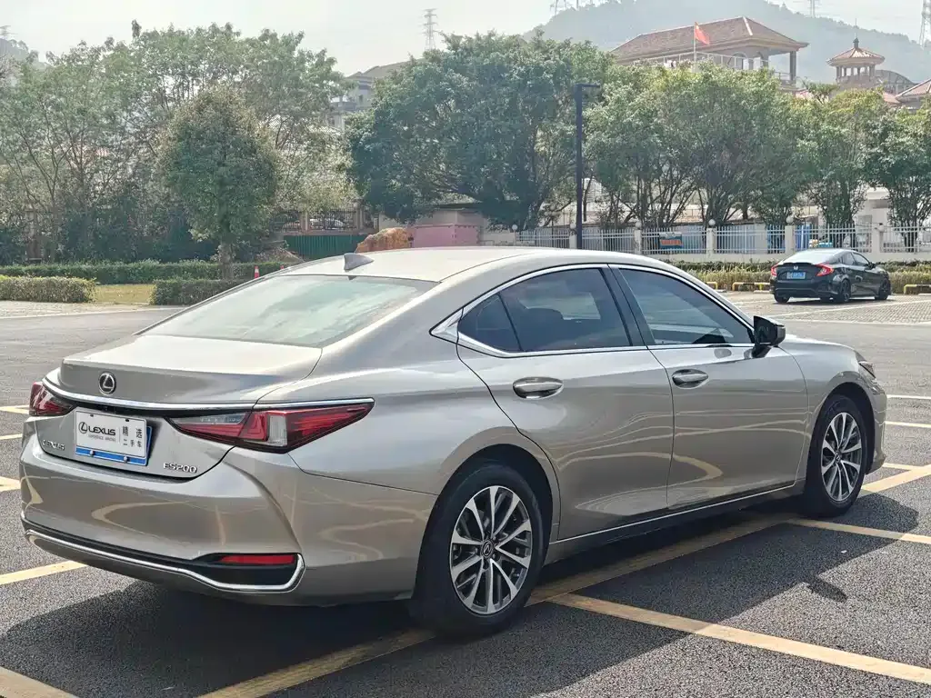 Lexus ES — фото 7