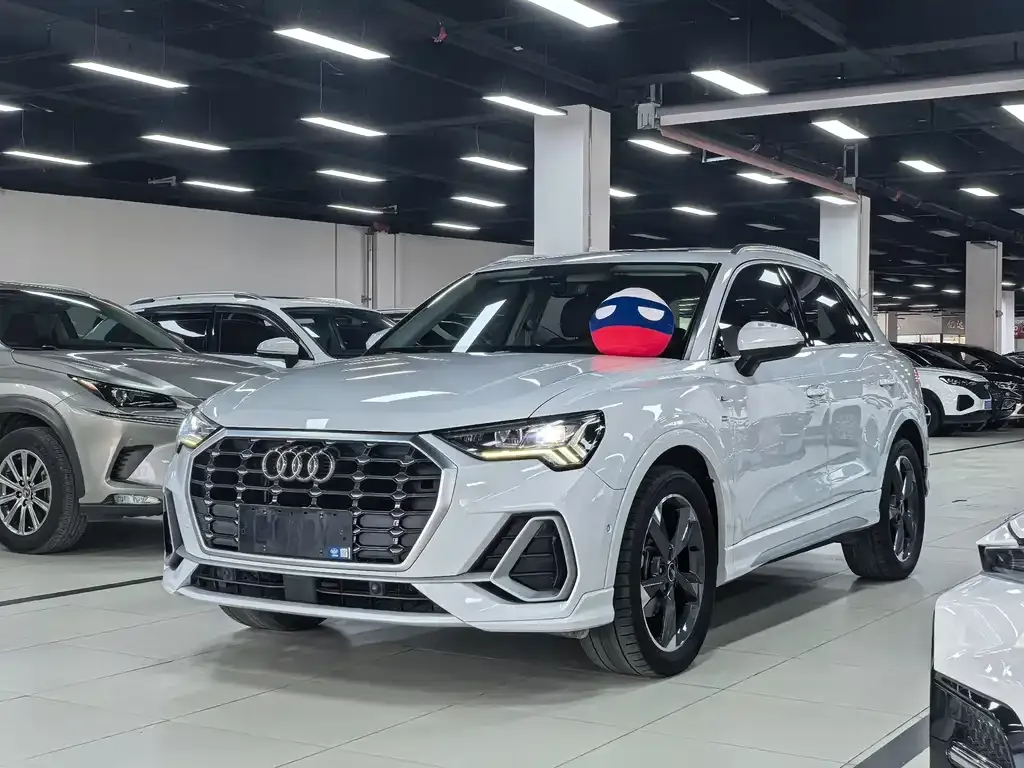 Audi Q3 — фото 1