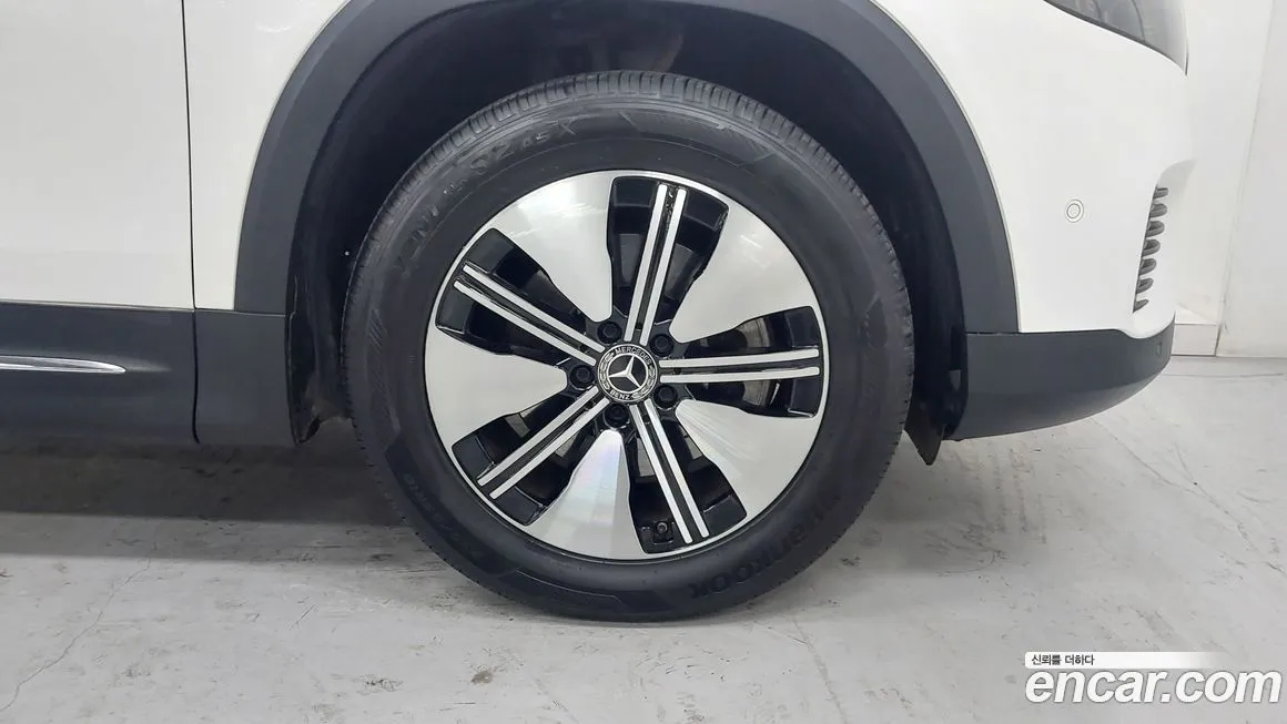 Mercedes-Benz EQB — фото 5