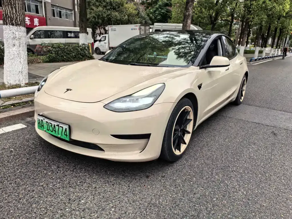 Tesla Model 3 — фото 1