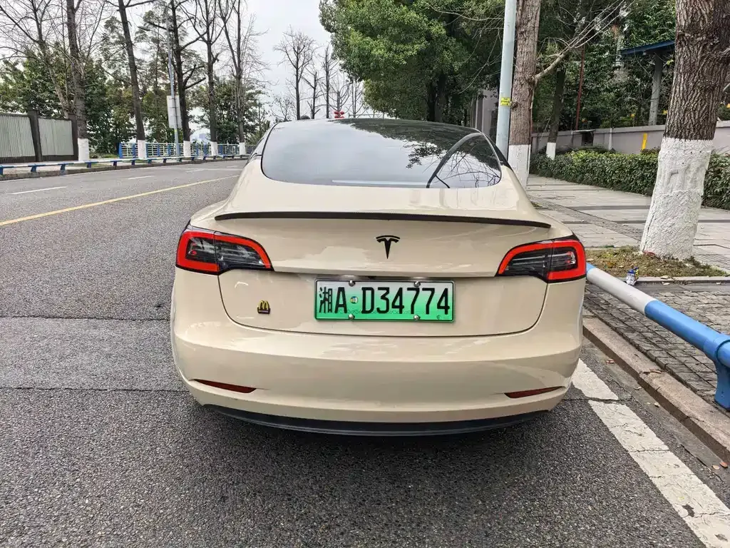 Tesla Model 3 — фото 9