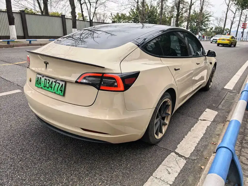 Tesla Model 3 — фото 8