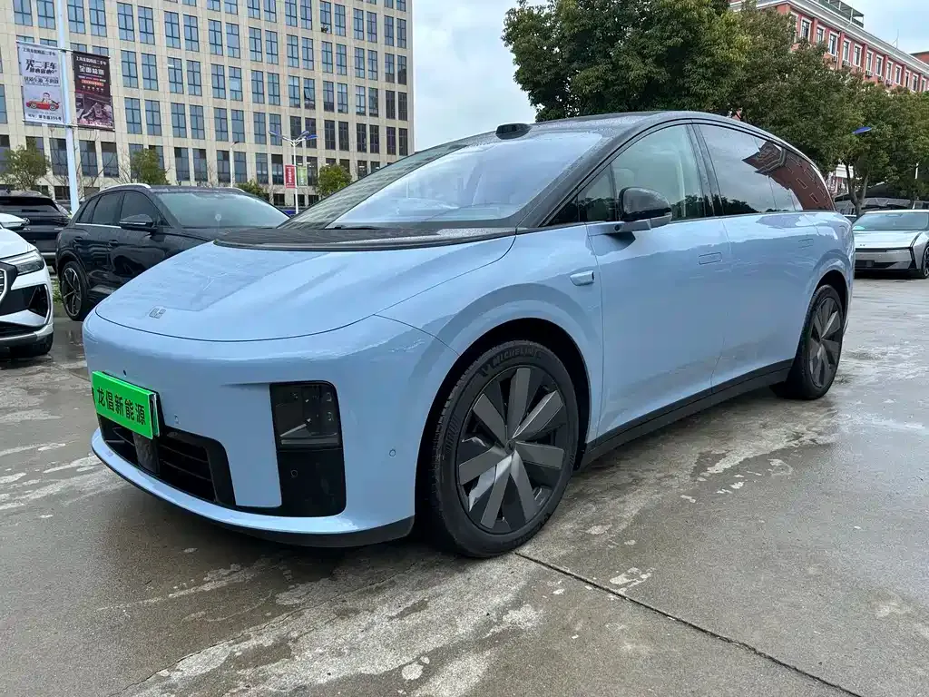 Li Auto i8 — фото 5