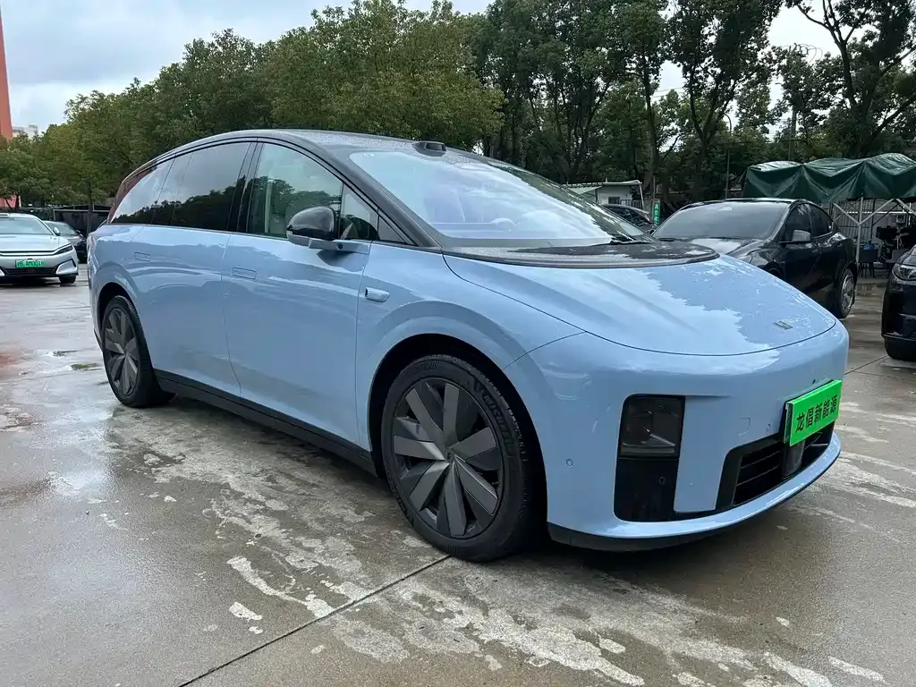 Li Auto i8 — фото 4