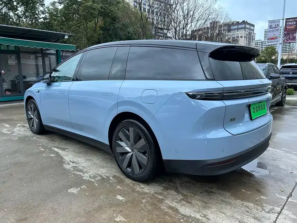 Li Auto i8 — фото 7