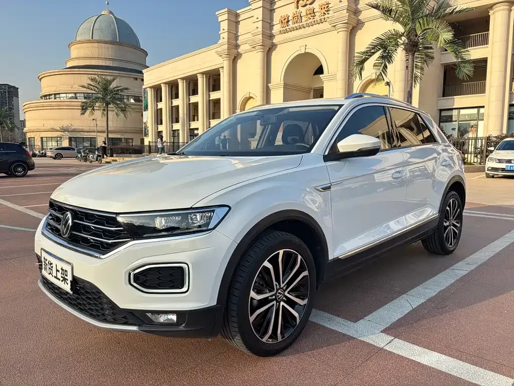 Volkswagen T-Roc — фото 1