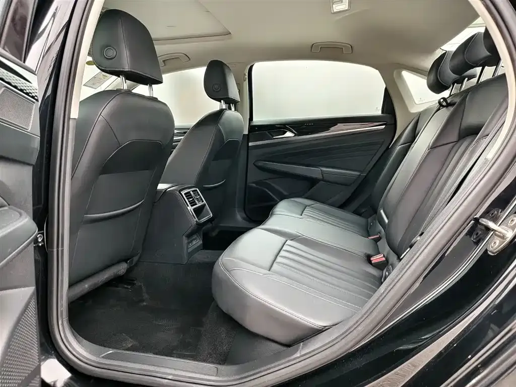 Volkswagen Passat — фото 7